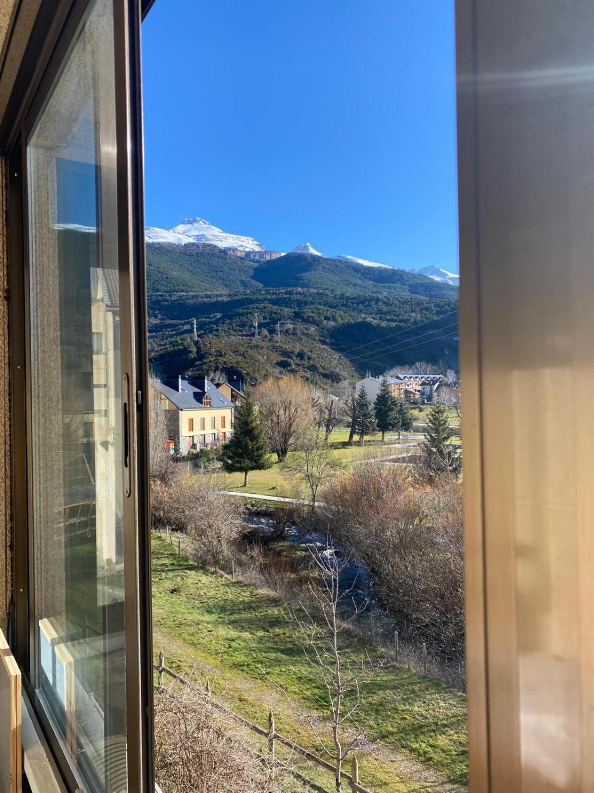 Amanecer En Collarada Apartment Villanúa Екстериор снимка